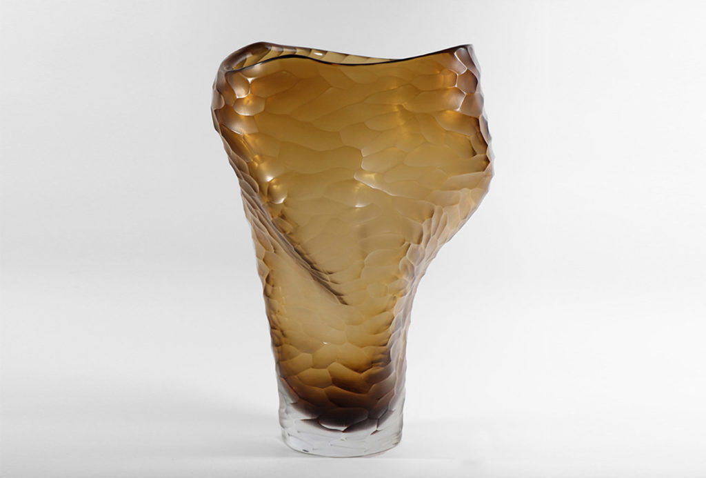 Vase <em>Inciso</em>, 2019. W 24 x H 40 cm.