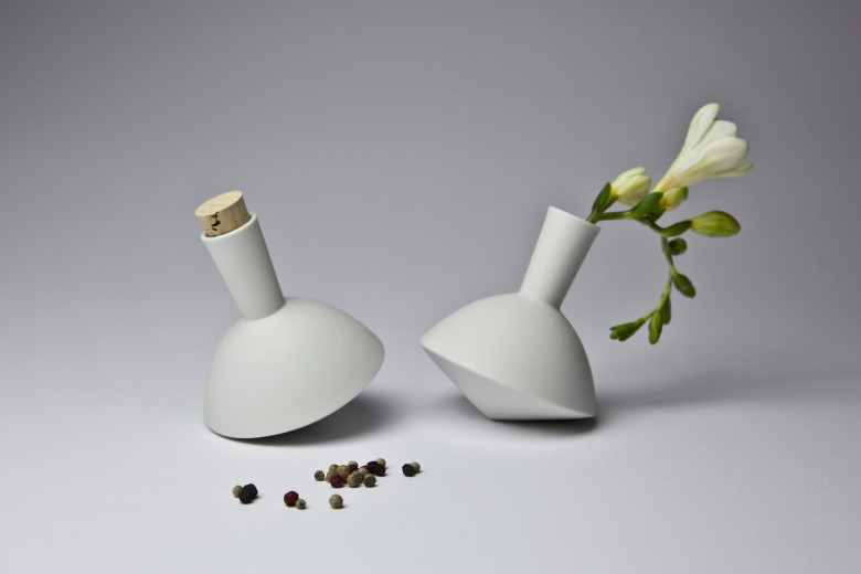 Ulrike Sandner, Whipping top for storage, porcelaine