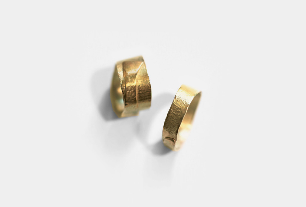 <em>Trace</em> wedding rings. Gold