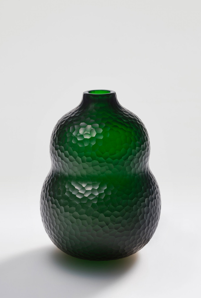 Carlo Scarpa, vase <em>Battuto</em>, 1940. Made by Venini. Photo Martin Adam © Holz collection