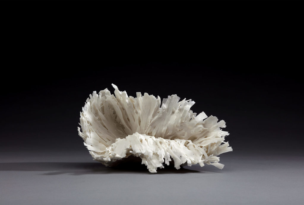<em>shell</em> object, 2015. Porcelain, 24 x 8 x 7,5 cm. Photo Te-Hsin Chiu.