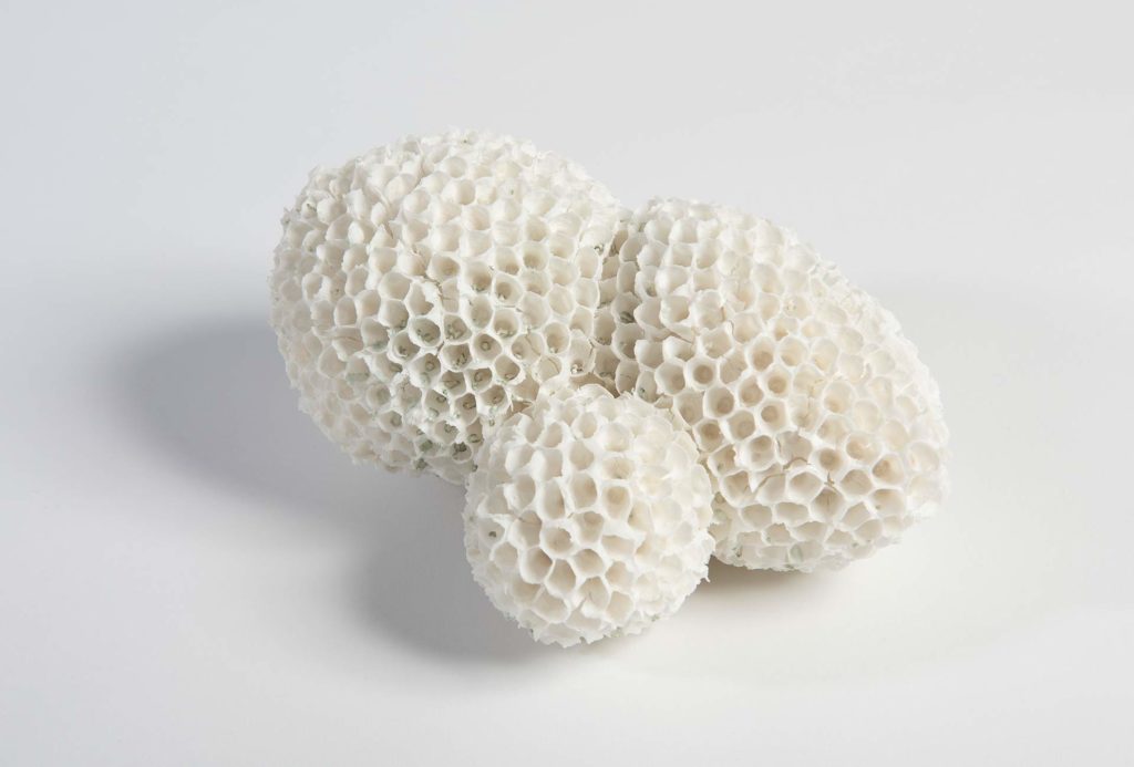 Object <em>fractal</em>. Porcelain, 18x17x8.5 cm. Photo Doris Leuschner.