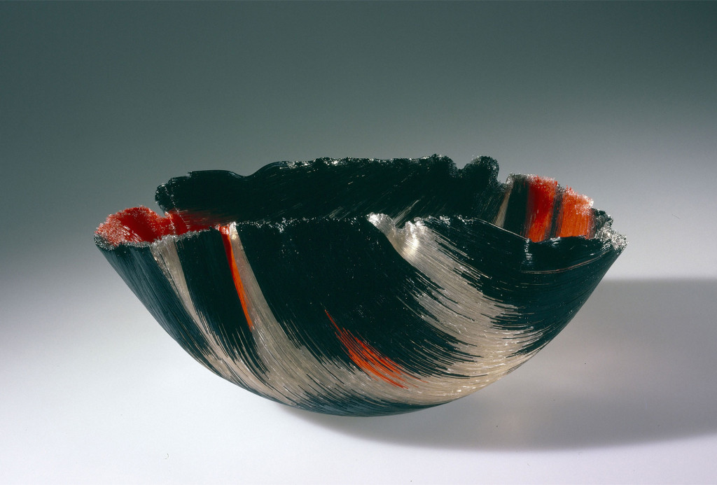 Mary Ann Toots Zynsky, bowl <em>Tierra del fuego</em>, 1988. Photo Museum für Gestaltung Zürich, M.Perez © ZHdK