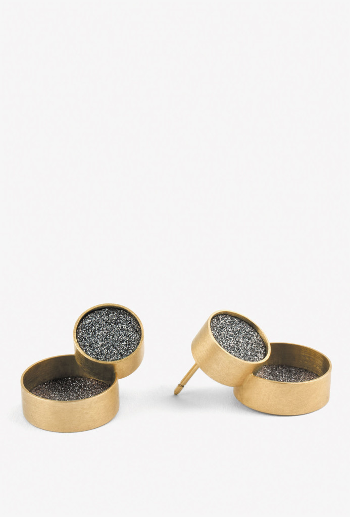 Earrings from the <em>Sternenstaub</em> collection. 750 gold, silicon carbide