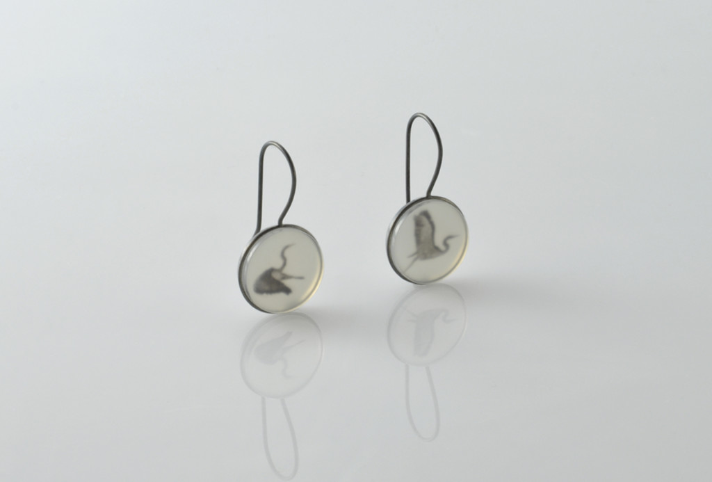 <em>Flügelschlag</em> earrings. Translucent natural agate, 925 silver, print