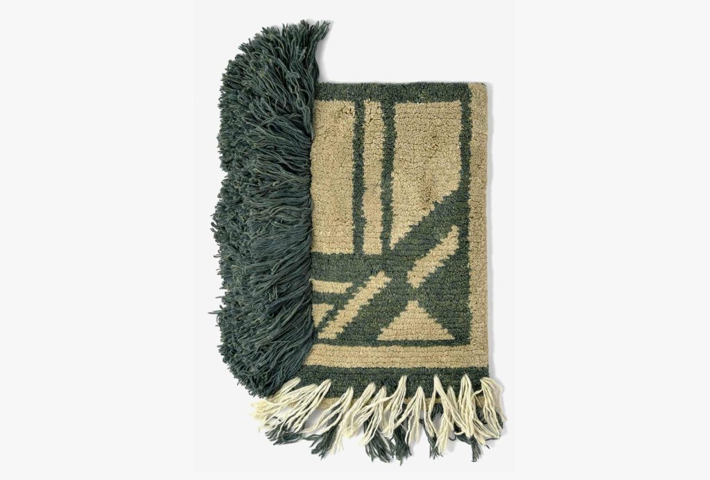 Textile poster <em>lyk carpet x bauhaus # 4</em>. 100% hand-spun, Tibetan highland wool, hand-knotted, vegetable-dyed, DINA 1. Certified by the Fairtrade-Label-STEP.