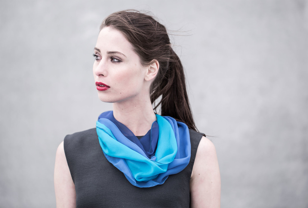 Loop scarf. Chiffon silk. Photo Vierfotografen