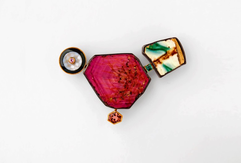 Ulrike Knab, Brooch, 2008, 750 gold, 925 silver, ceramics (Mallorca), tourmalines, ruby, ancient green agate with white agate inlay and pink sapphire. Photo Olaf Maikopf