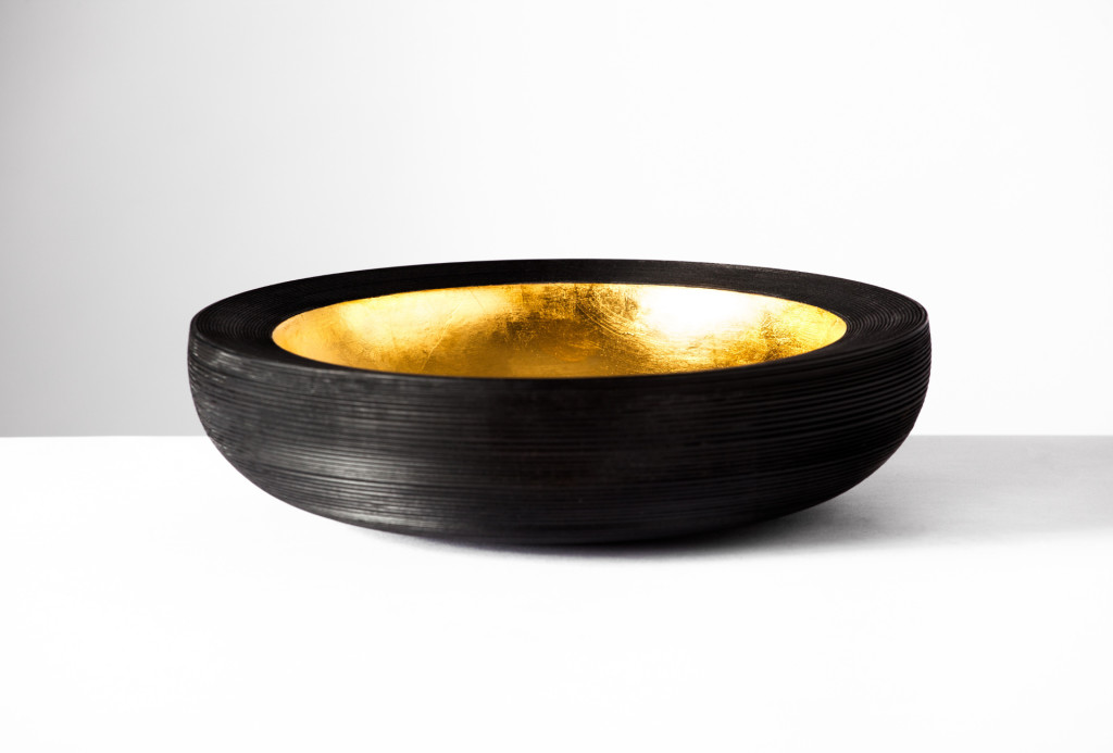 <em>Aurum</em> bowl. Ash, 999 gold leaf, stain, H 7 x Ø 26 cm
