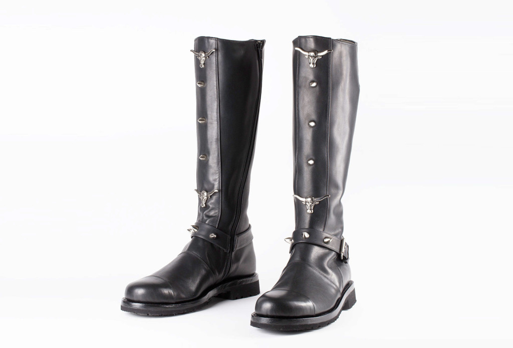 Boots for men with bull head rivets