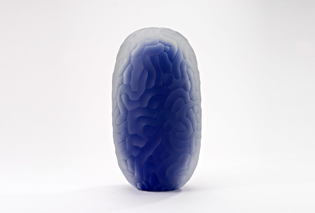 <em>Cocoon indigo</em> urn, 2015. Glass, H 32 x Ø 18 cm