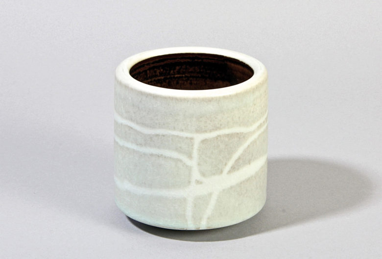 Ursula Scheid, vessel, 1976. Ceramics, 11,4 × 11,8 cm. Estimate 260–300 €