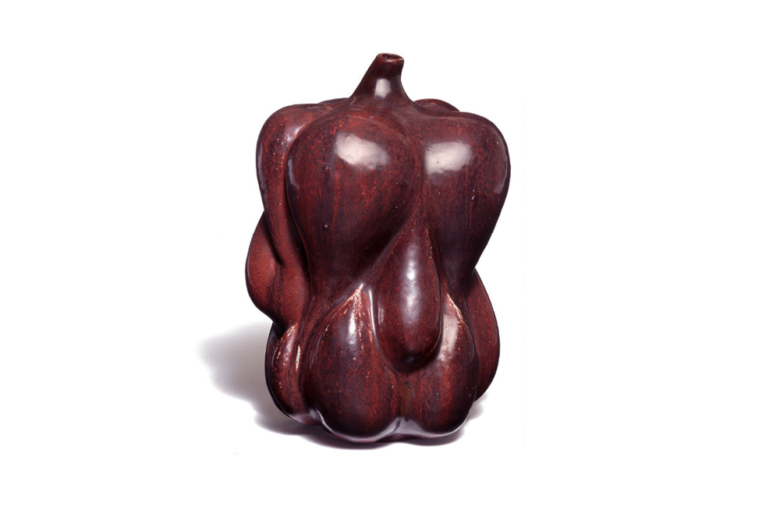 The rare fruit shaped stoneware vase in sprouting style was sold for 47,060 Euro.
