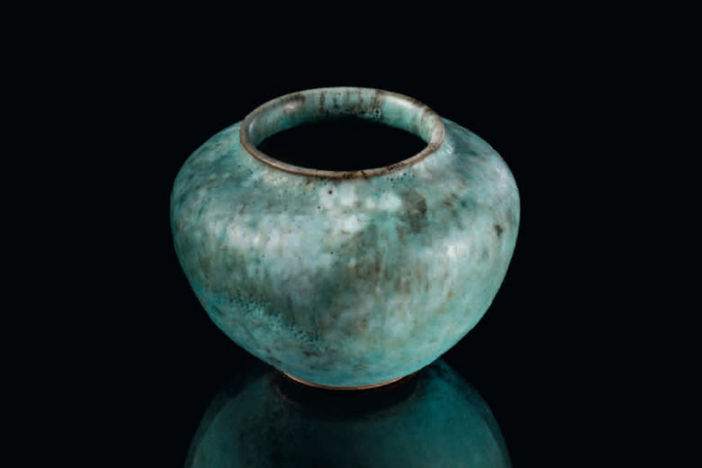 Albrecht Hohlt, vase of clay. H. 6 cm. Emilith