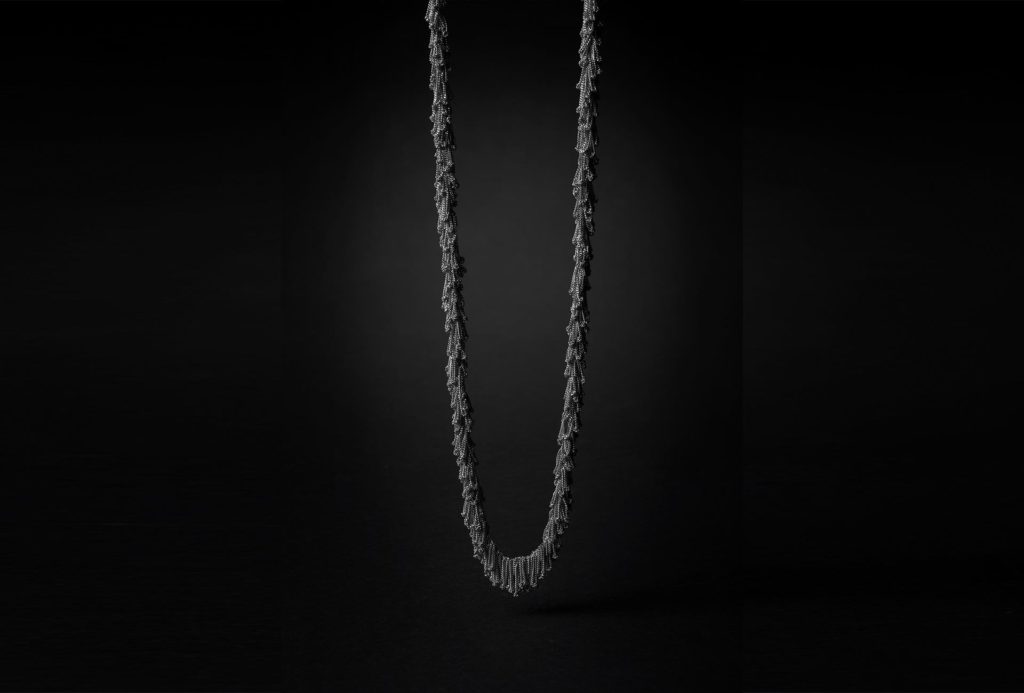 <em>KNOTTY</em> necklace. Silver 925, rhodium plated.