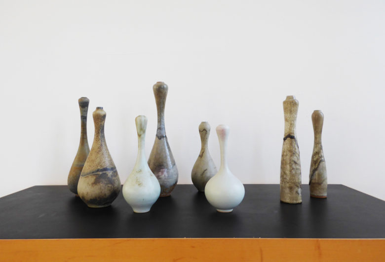 Görge Holt, Vasenformen, darunter Kalebassenvasen in gestreckter Form, Steinzeug