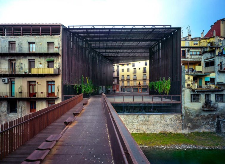 La Lira Theater Public Open Space, Ripoll, Spain, 2011. Photo by Hisao Suzuki