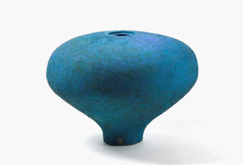 Large spherical shape, height approx. 35 cm, diameter approx. 50 cm.