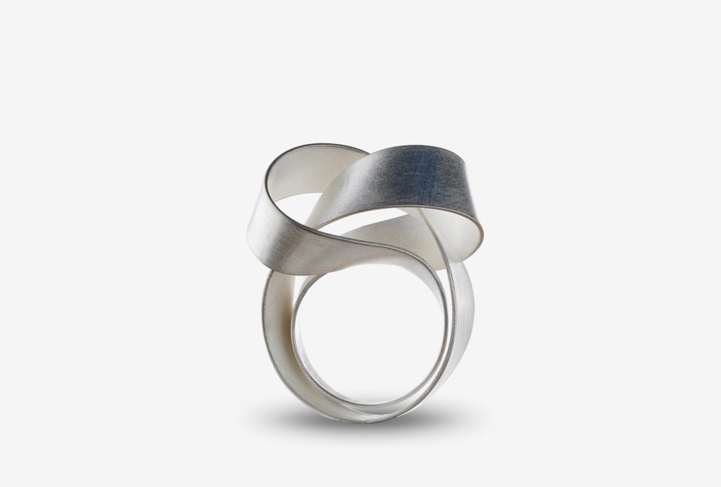 <em>ORI-U2</em> ring. Silver 925