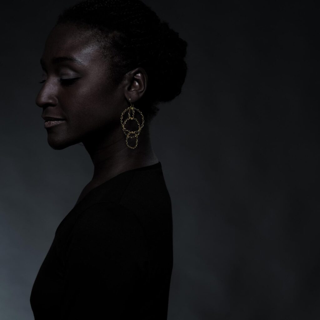 <em>Goldwolken</em> [Gold cloud] earrings. Yellow gold.