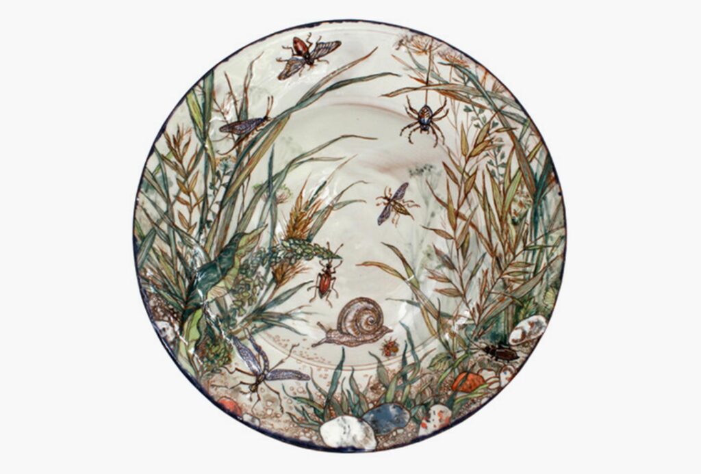 Plate <em>Schnecke</em> [Snail]. Clay, engraving and glaze painting. All Photos Rolf Maidorn.