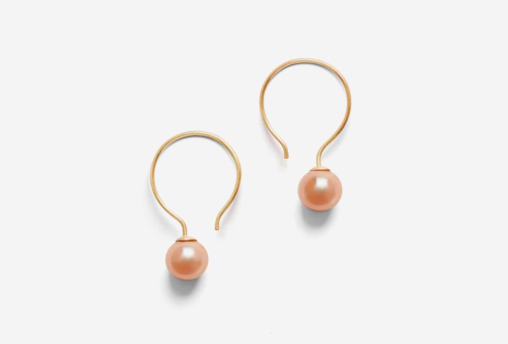 <em>Graceful</em> earrings. Gold 750, freshwater pearls