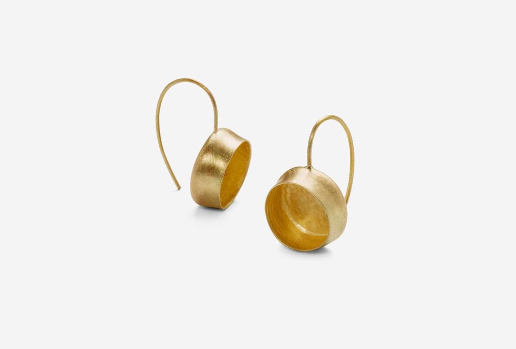 <em>Bowl</em> earrings. Gold 750
