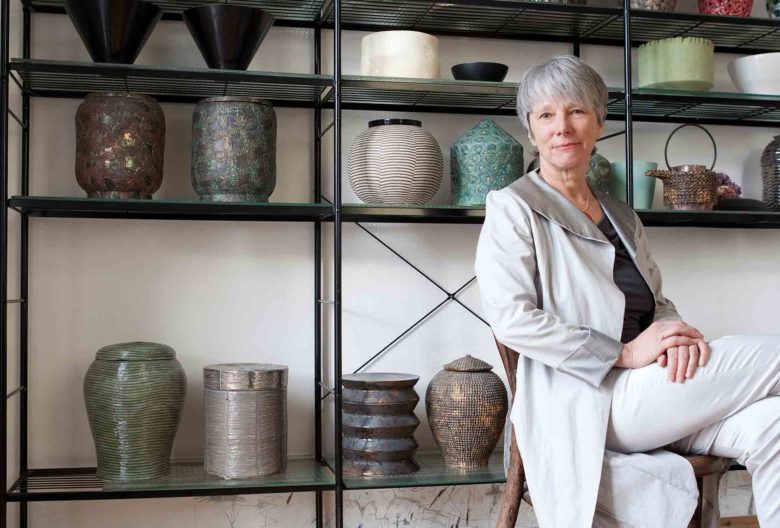 Lydia Gastroph, Kati Jünger, Urnen, weiss über den Tod hinaus