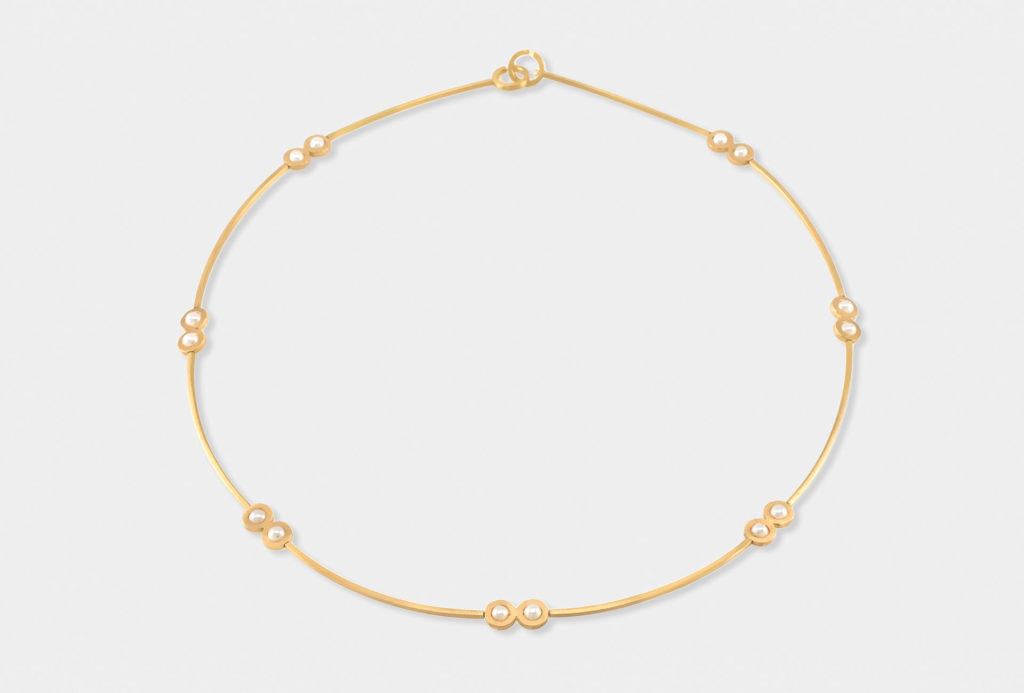 <em>Point par Point</em> necklace from the collection <em>Cueilleurs de Perles</em>. Gold 750, Akoya pearls.