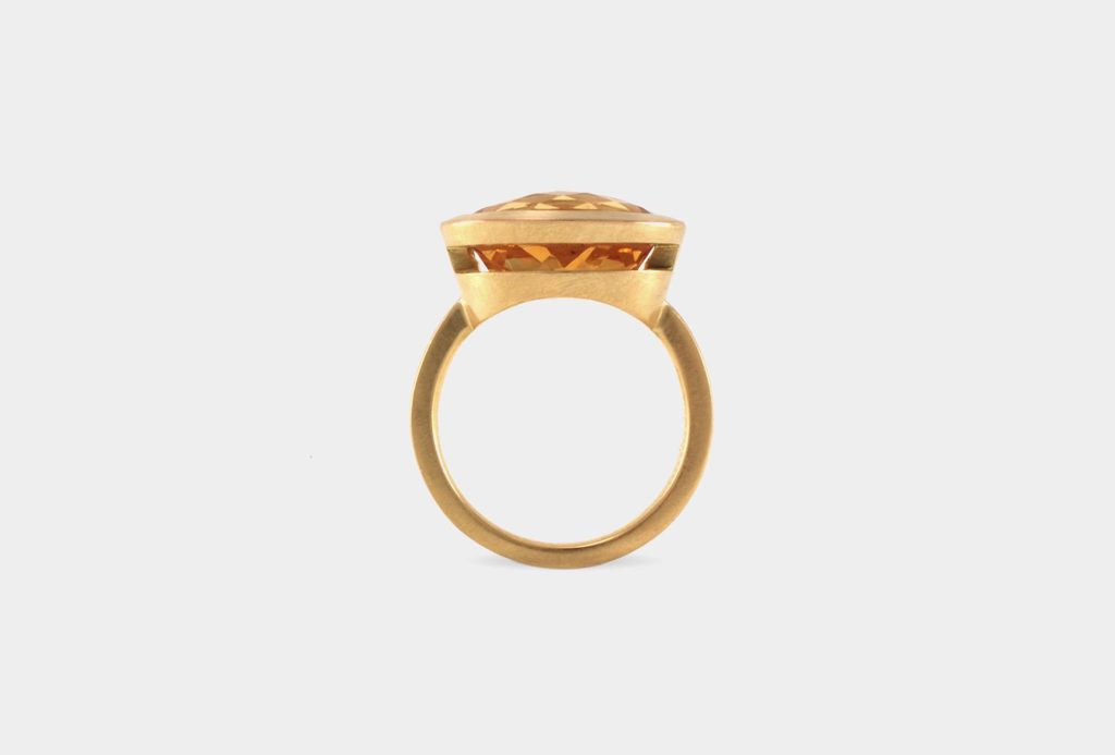 <em>Lucide</em> ring. Gold 750, citrine.