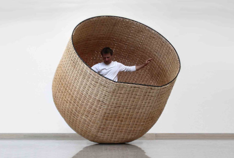 Emmanuel Heringer from Schechen in Bavaria in the “Crafting New Perspectives” exhibition. His monumental baskets invite viewers to actively experience a change of perspective.