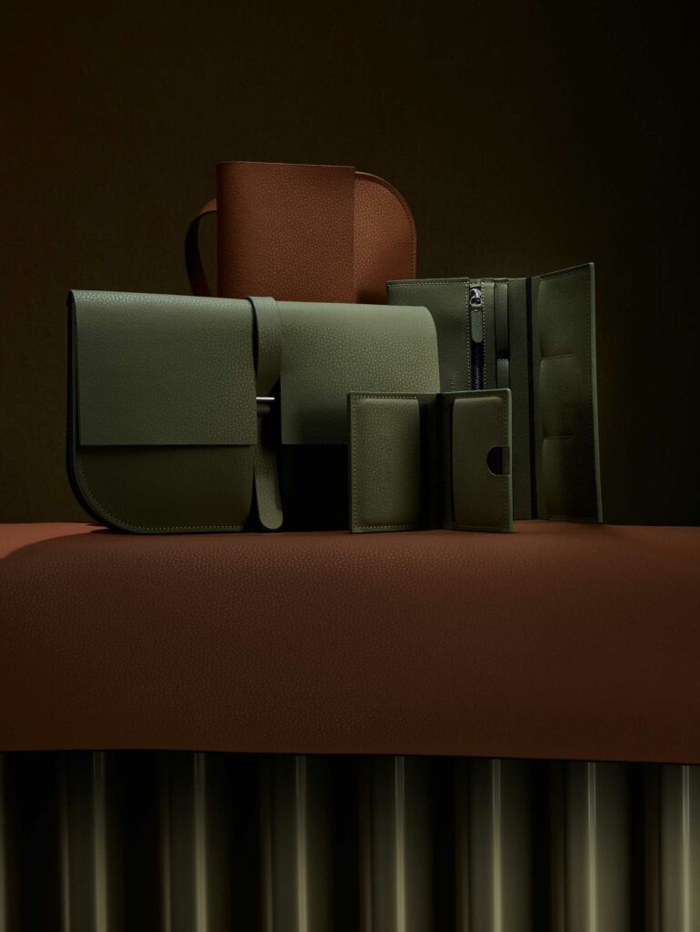 <em>MIRUM</em>® edition, collection of minimalist bags and accessories made from MIRUM®.