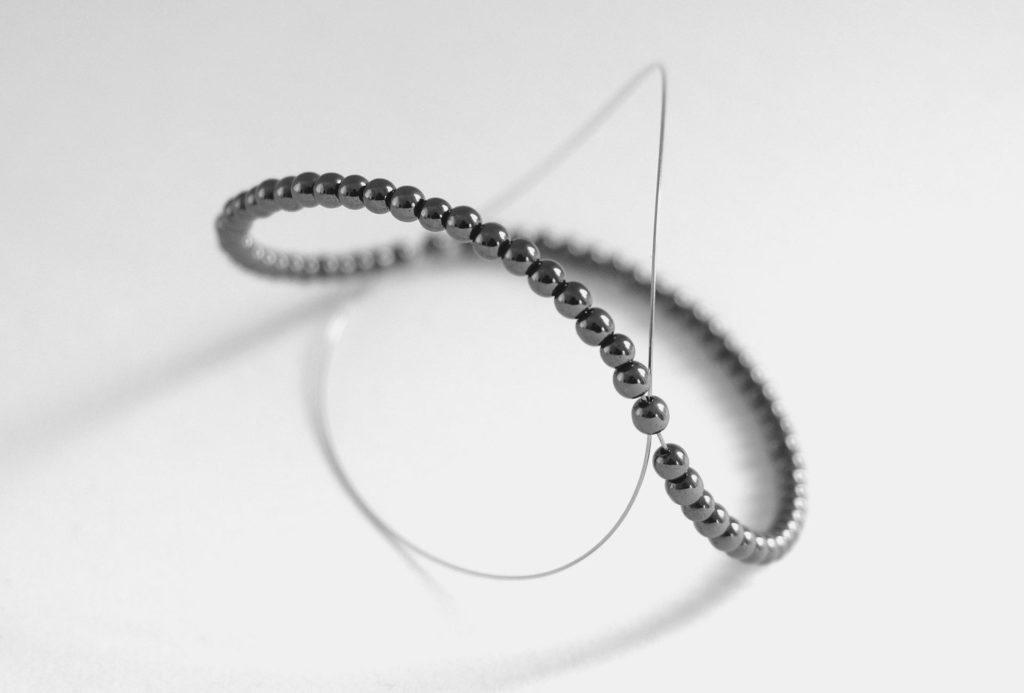 Bracelet <EM>AMARANT BRAC</EM>. Stainless steel rope, hematite beads.
