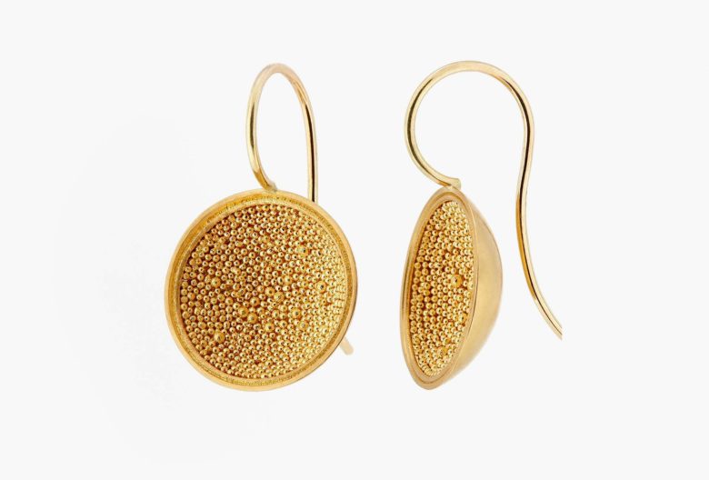 <em>Konkav</em> earrings. Recycled gold 900.