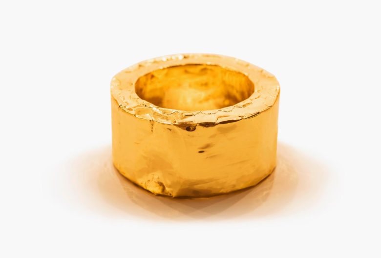 Ring made from thin gold sheeting by Carla Nuis, Netherlands.
