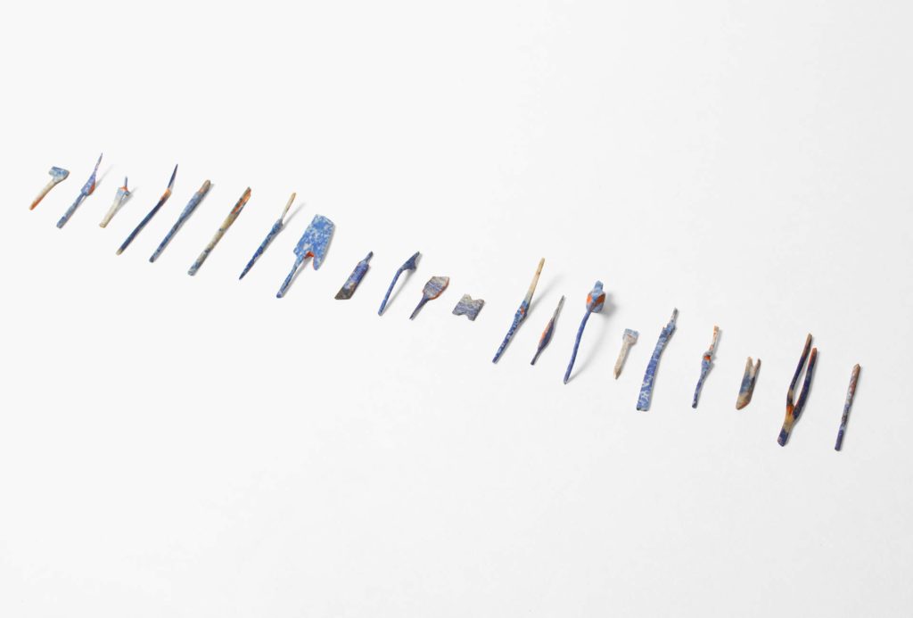 <em>Lakaien</em> [lackeys], 21 objects, 2019. Lapis lazuli, color. In private collection Tobeler Hamburg.