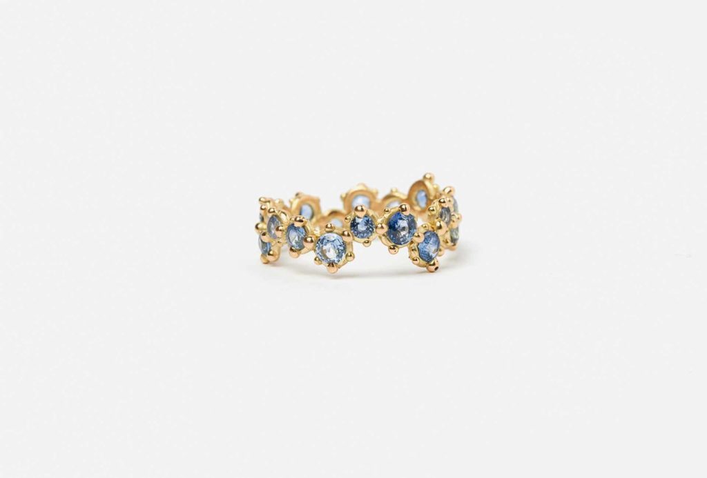 Ring. Blue sapphires.