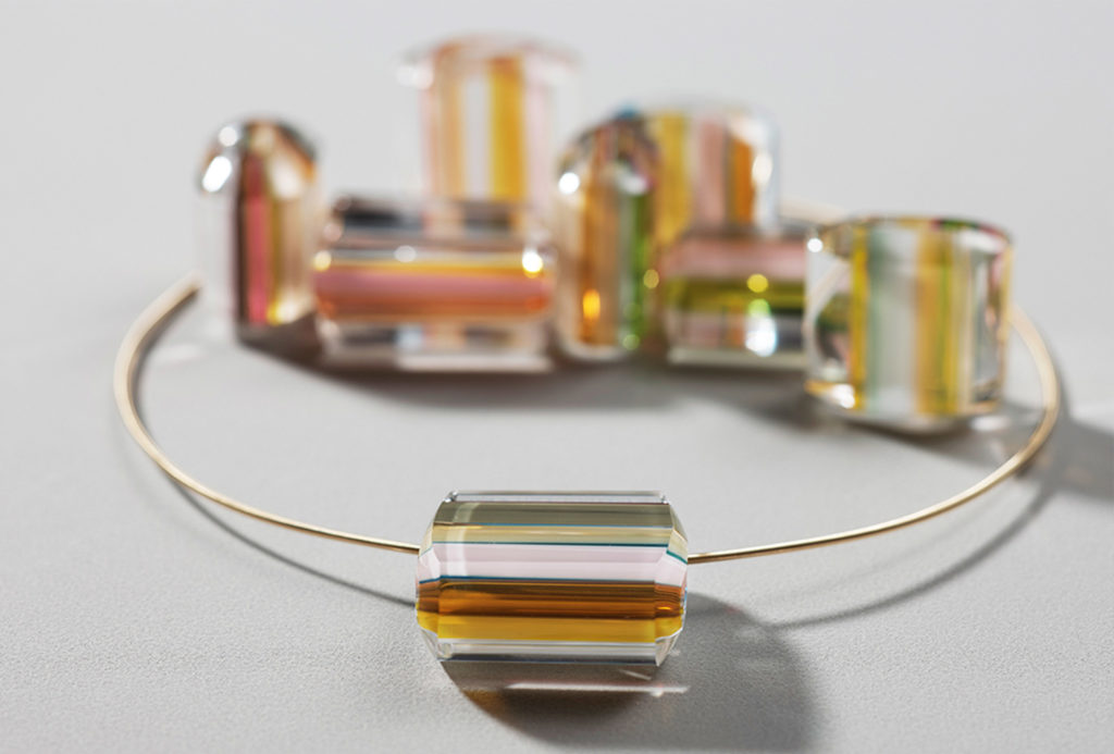 <em>Banda</em>, glass pendant.  Blown glass, polished.  Collier Niessing, W app. 4cm .