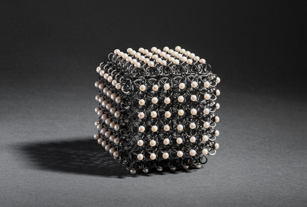 Box <em>Intersections 5_2</em>. Blackened silver, pearls, 10 × 10 × 10 cm. Photo Vencislava Vasileva.