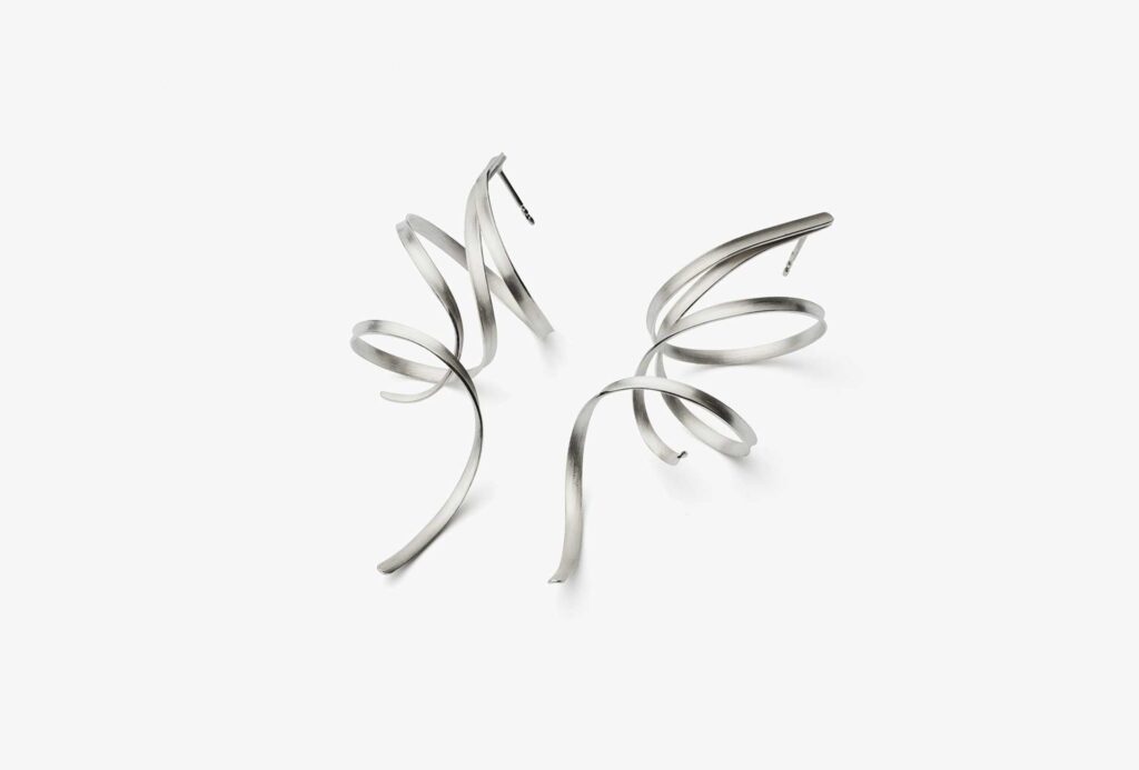 <em>TANG</em> earrings, silver 925.