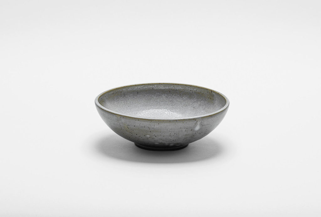 Small bowl, crystal glaze. 4,5 x 16 cm.