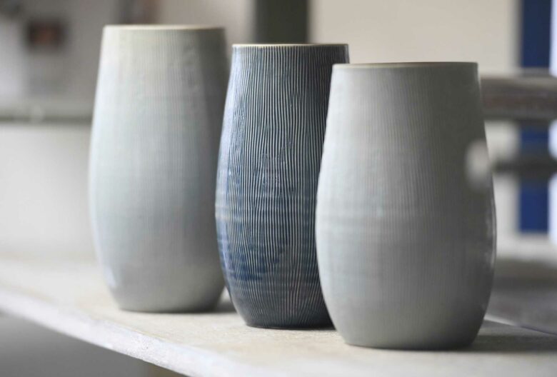 “The constant weaving of beauty into every single day fills us with a lasting sense of well-being and offers us a retreat from the hectic pace of profit-oriented society.” Ruth Stark, exhibitor at the Diessen pottery market 2024. Photo David Hagemann.
