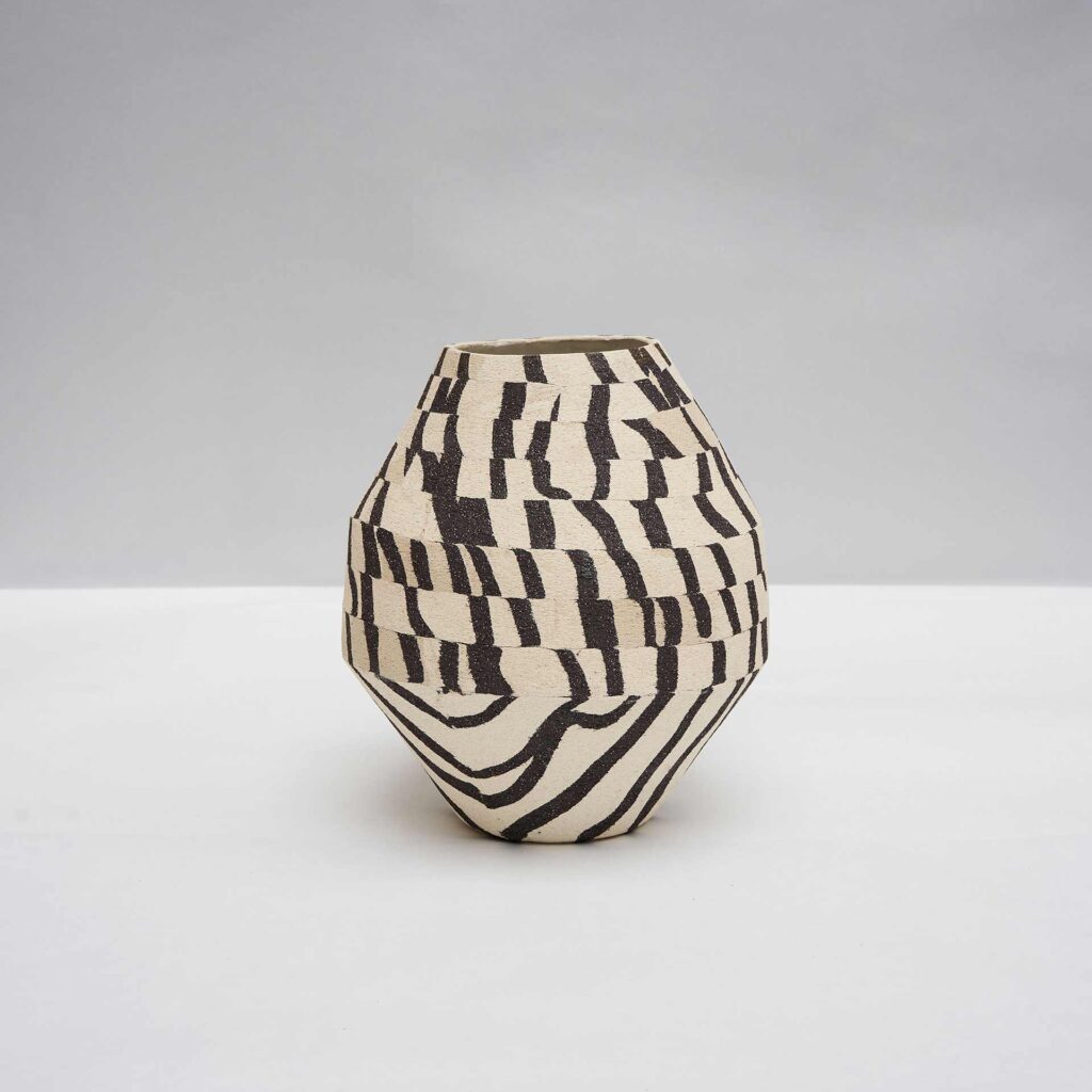 <em>DUOTONE</em> vase, black and white, 2022. Stoneware, glazed inside, 22 x 22 x 27 cm.