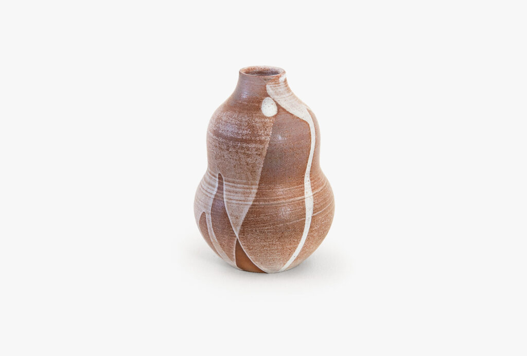 Vase <em>Hans Trio 3</em>, calabash, 2016. Stoneware clay, Spanish ochre, matte, translucent tin white glaze, H 11.8 cm.