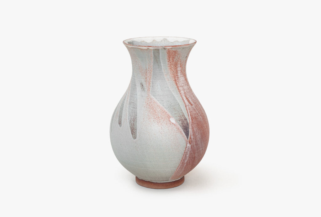 Vase <em>Leimkraut 2</em>, 2021. Stoneware clay, Spanish ochre, matte iron oxide glaze, <br>H 21.8 cm.